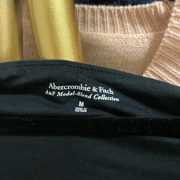 Abercrombie & Fitch Black Off-the-Shoulder Sweater - Picture 3 of 3